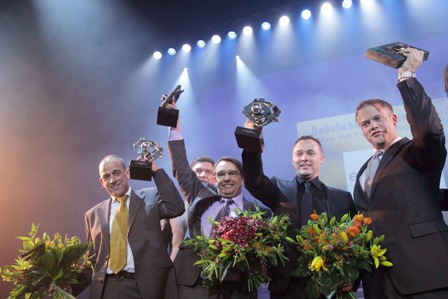 Mondial Van Dijk Verhuizingen winst Startersprijs 2010. De Rabobank riep de prijs speciaal in het leven voor jonge bedrijven die zich weten te onderscheiden. 